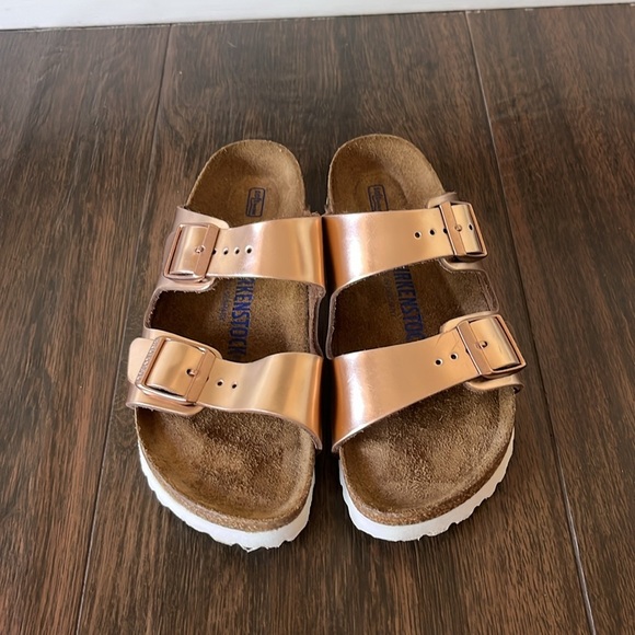 NWT BIRKENSTOCK Arizona Soft Footbed Metallic Sandals - Picture 9 of 14
